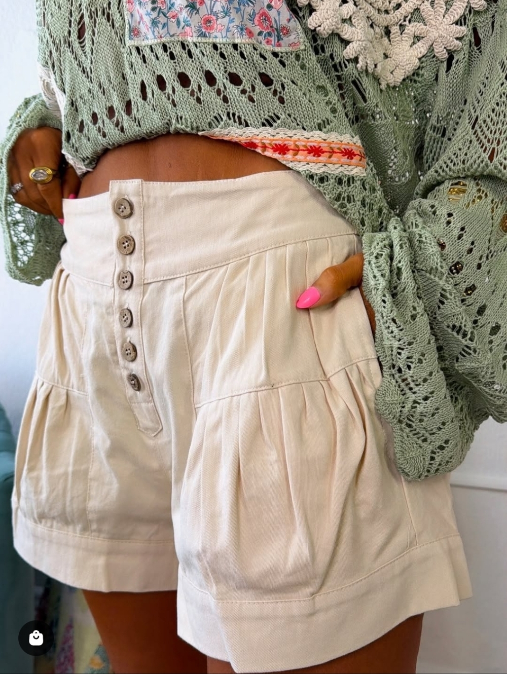 eesome Boutique NWT Button Front Harpa Tiered Mini Shorts in Oatmeal
